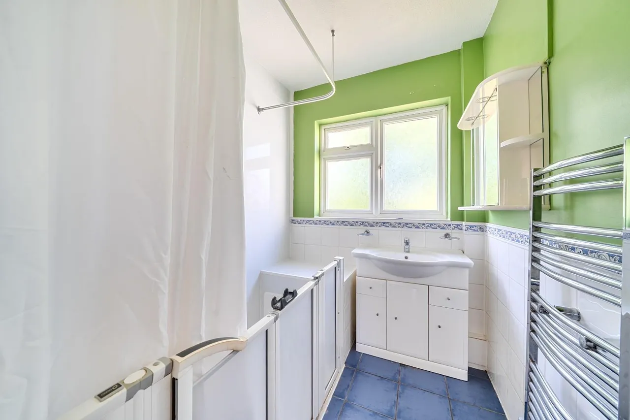 Lawrence Court, Mill Hill, NW7, London, photo 10