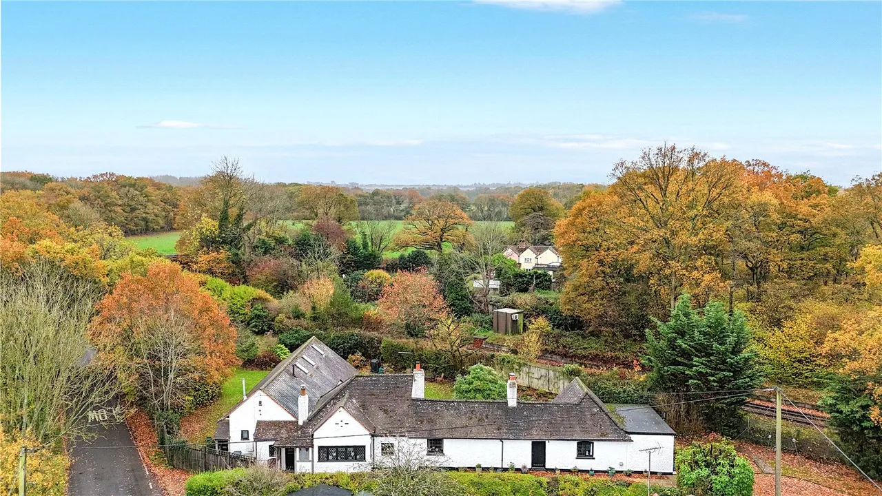 Harpers Road, Ash Green, Surrey, GU12 6JL, photo 2