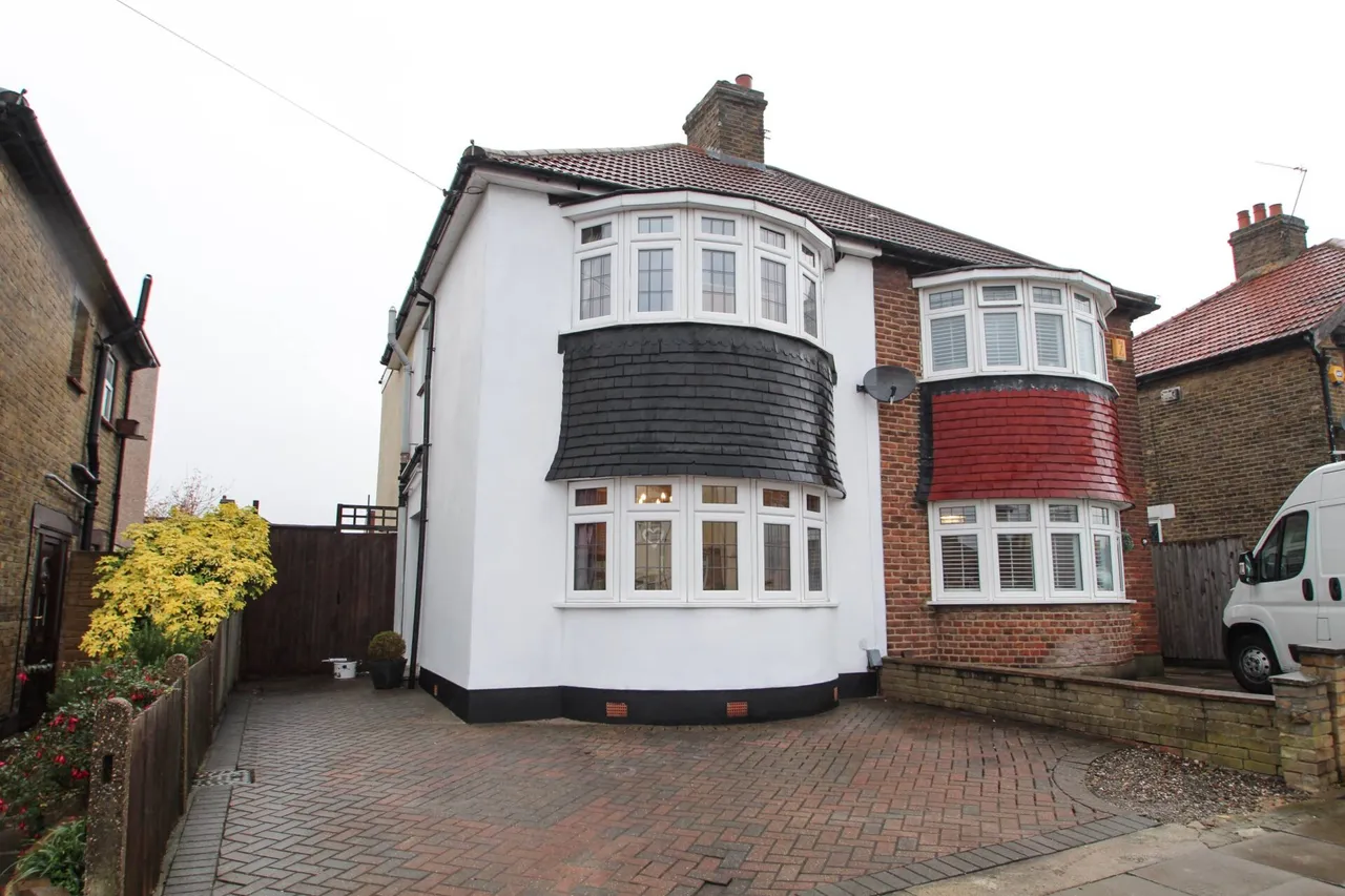 3 bed house for sale — Exmouth Road, Welling