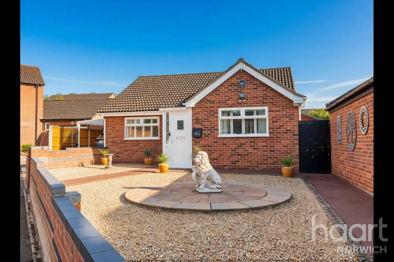 2 bed house for sale, Peverell Road, Norwich, NR5