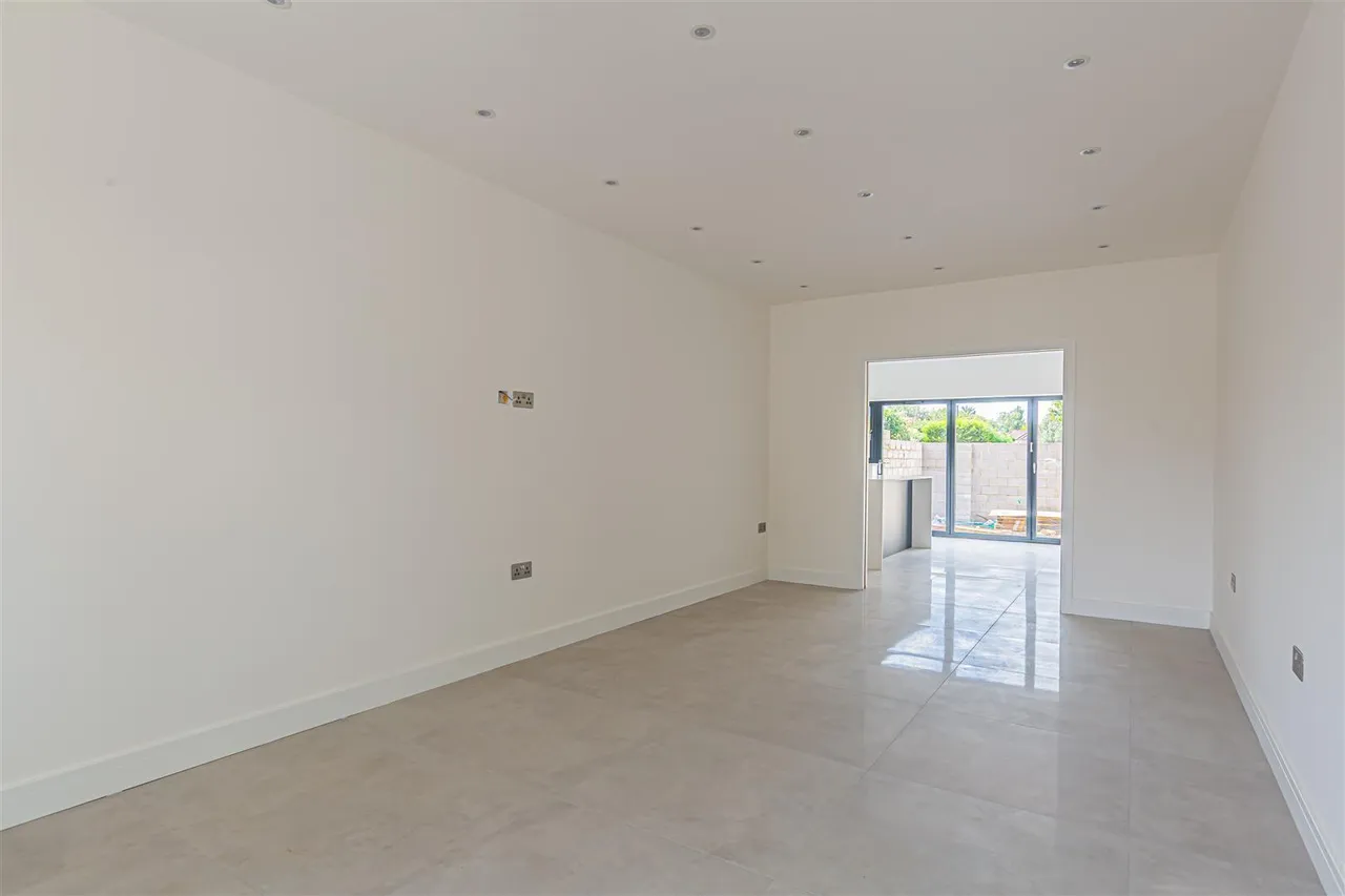 Tayben Avenue, Whitton, photo 3