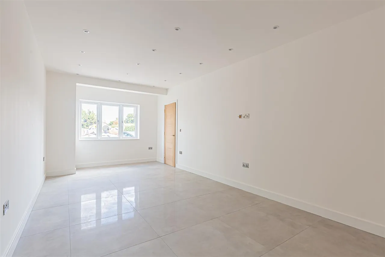 Tayben Avenue, Whitton, photo 2