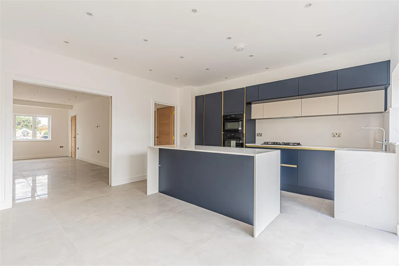Tayben Avenue, Whitton, photo 9