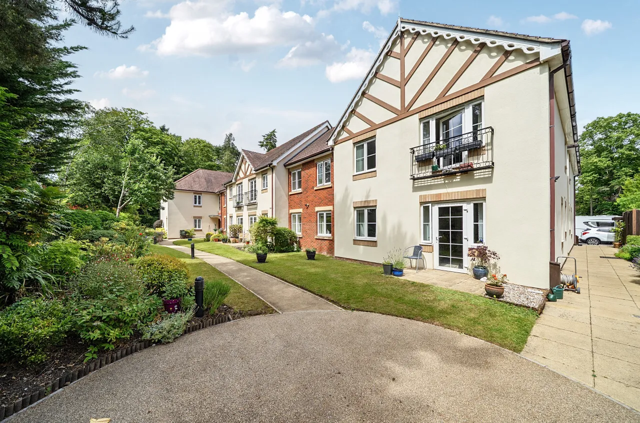 Branksomewood Road, Fleet, GU51, photo 9