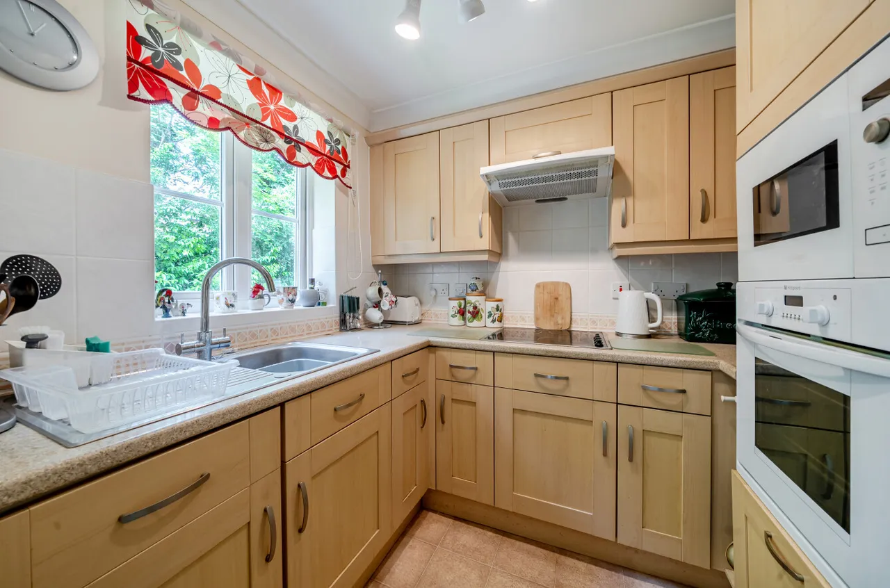 Branksomewood Road, Fleet, GU51, photo 4