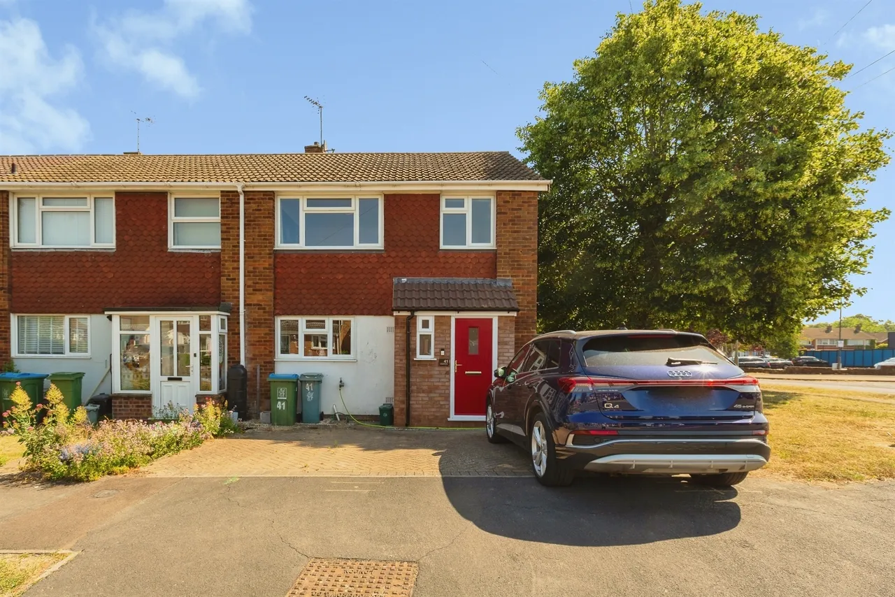 3 bed house for sale — Howard Avenue, Aylesbury