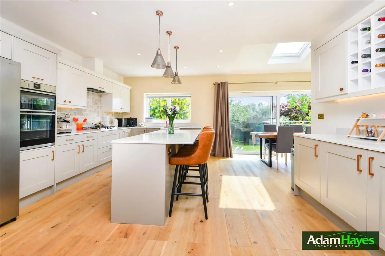 Friary Road, North Finchley, N12, photo 2