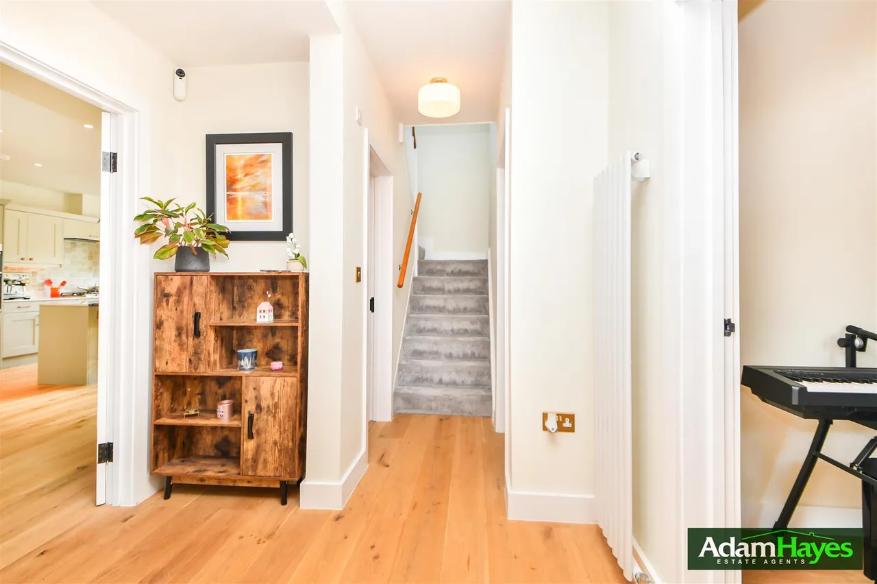Friary Road, North Finchley, N12, photo 13
