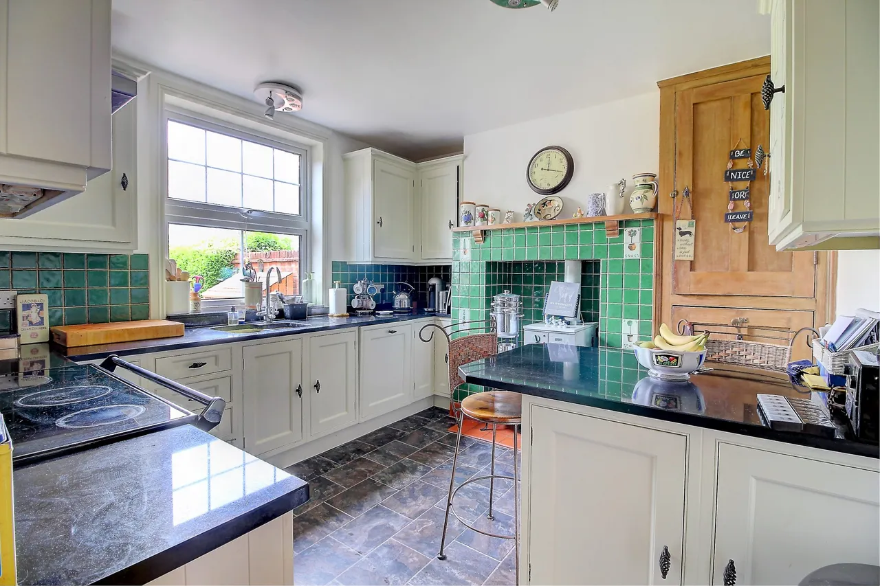 Aldermaston Road, Basingstoke, RG24, photo 4