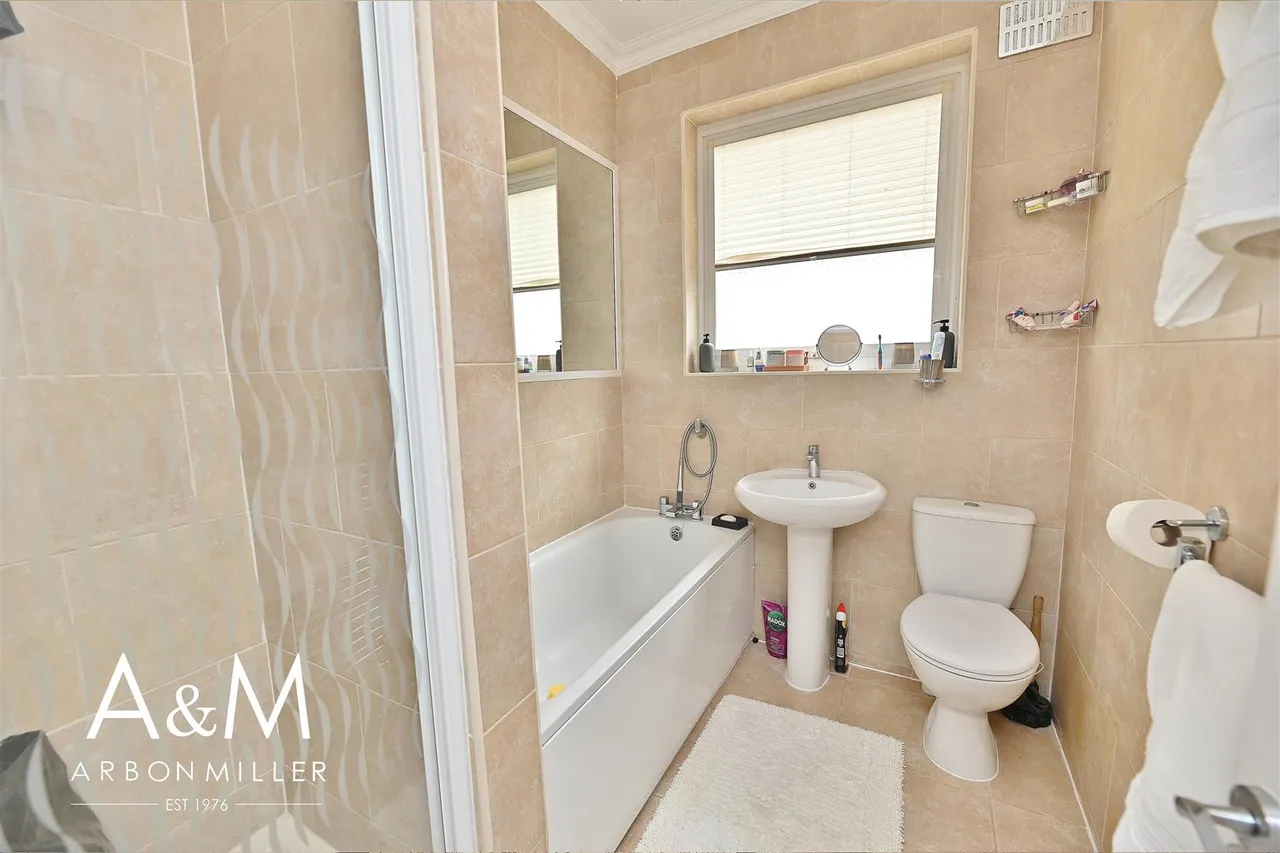 Emsworth Road, Barkingside, Esssex, Ilford, Essex, IG62EL, photo 12