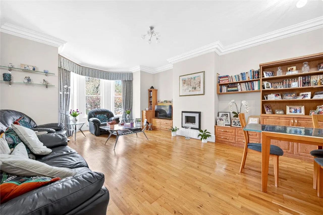 Park Crescent, Roundhay, photo 2