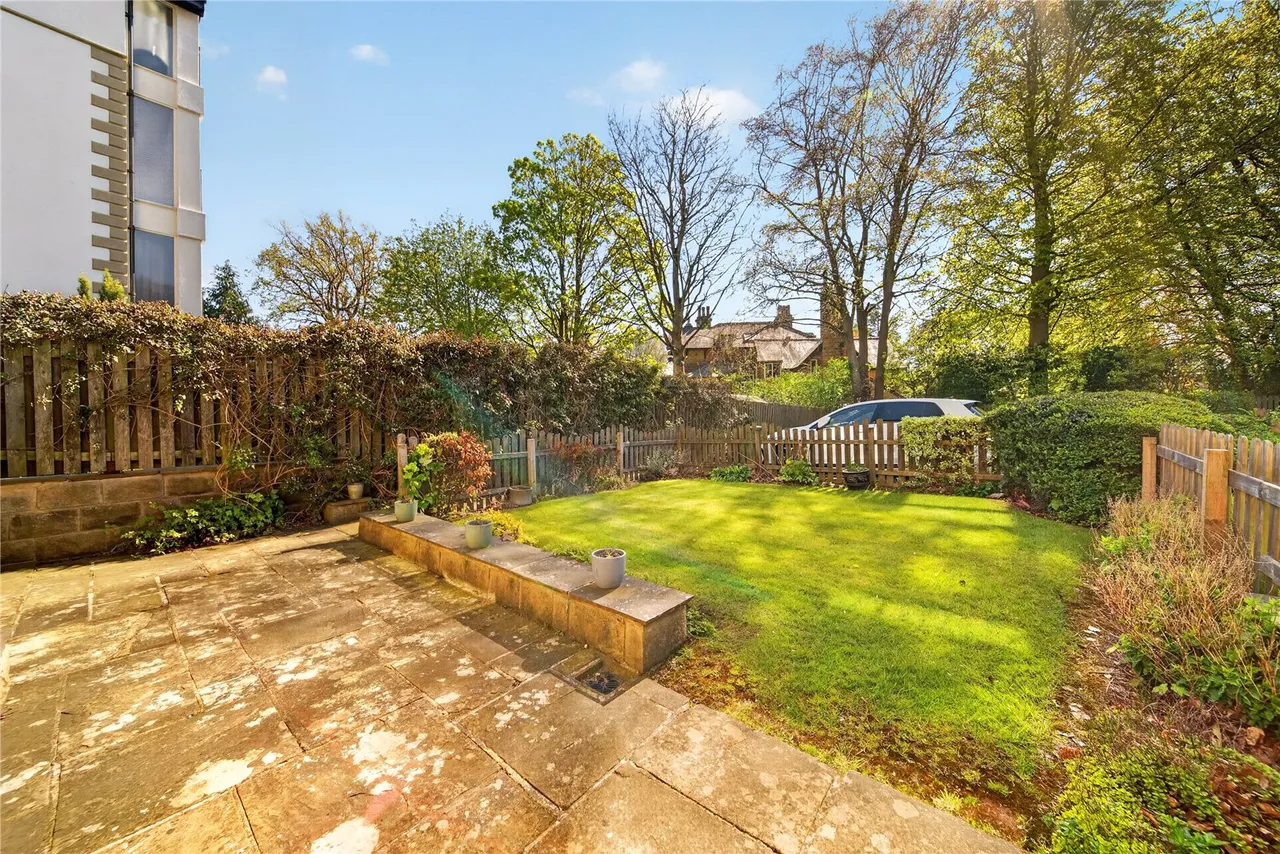 Park Crescent, Roundhay, photo 19