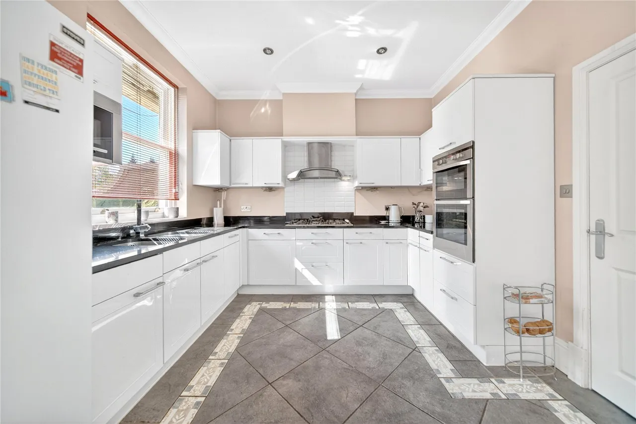 Park Crescent, Roundhay, photo 5