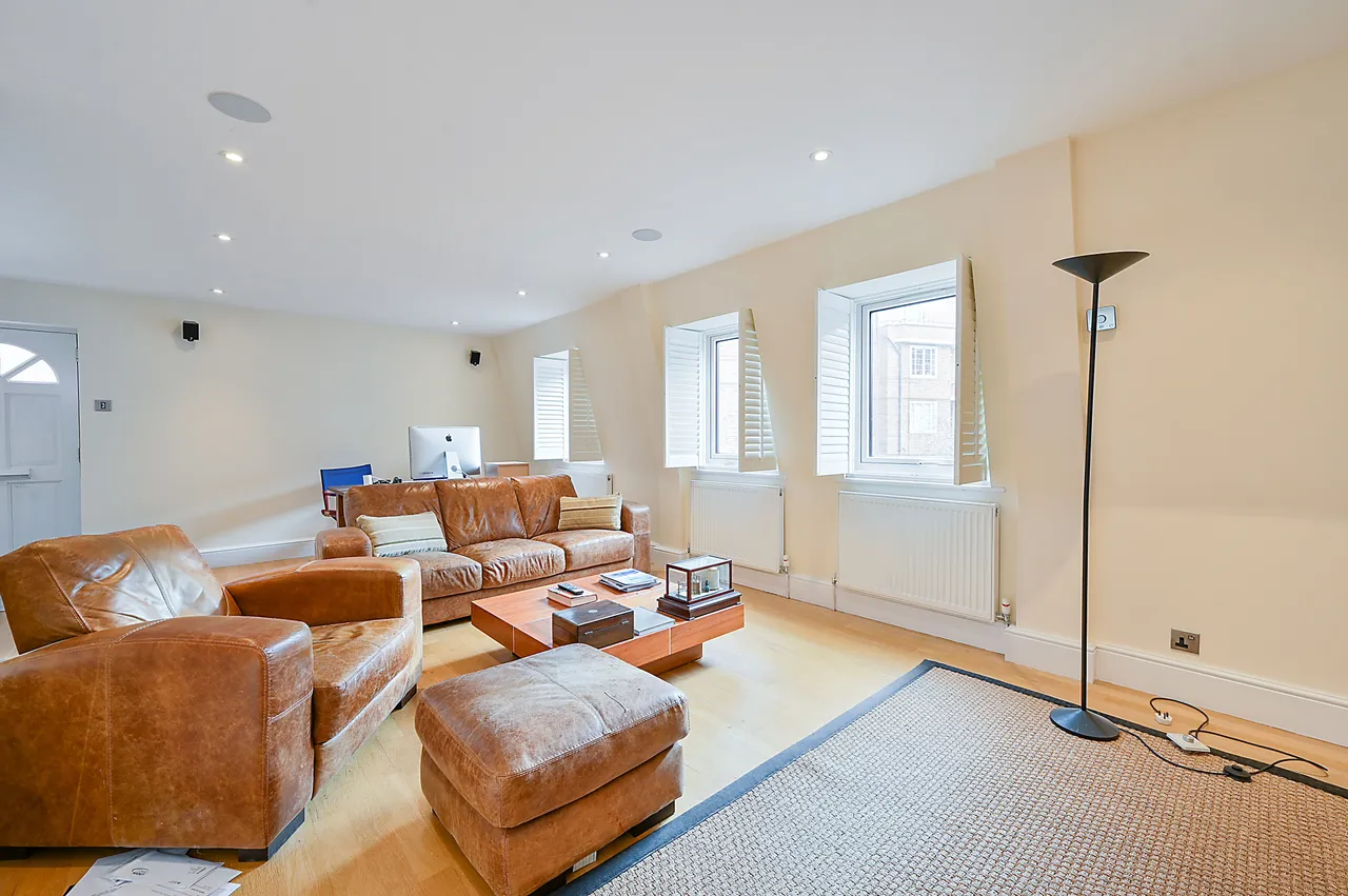 1 Ascot House, Watchfield Court, Sutton Court Road, London, photo 2