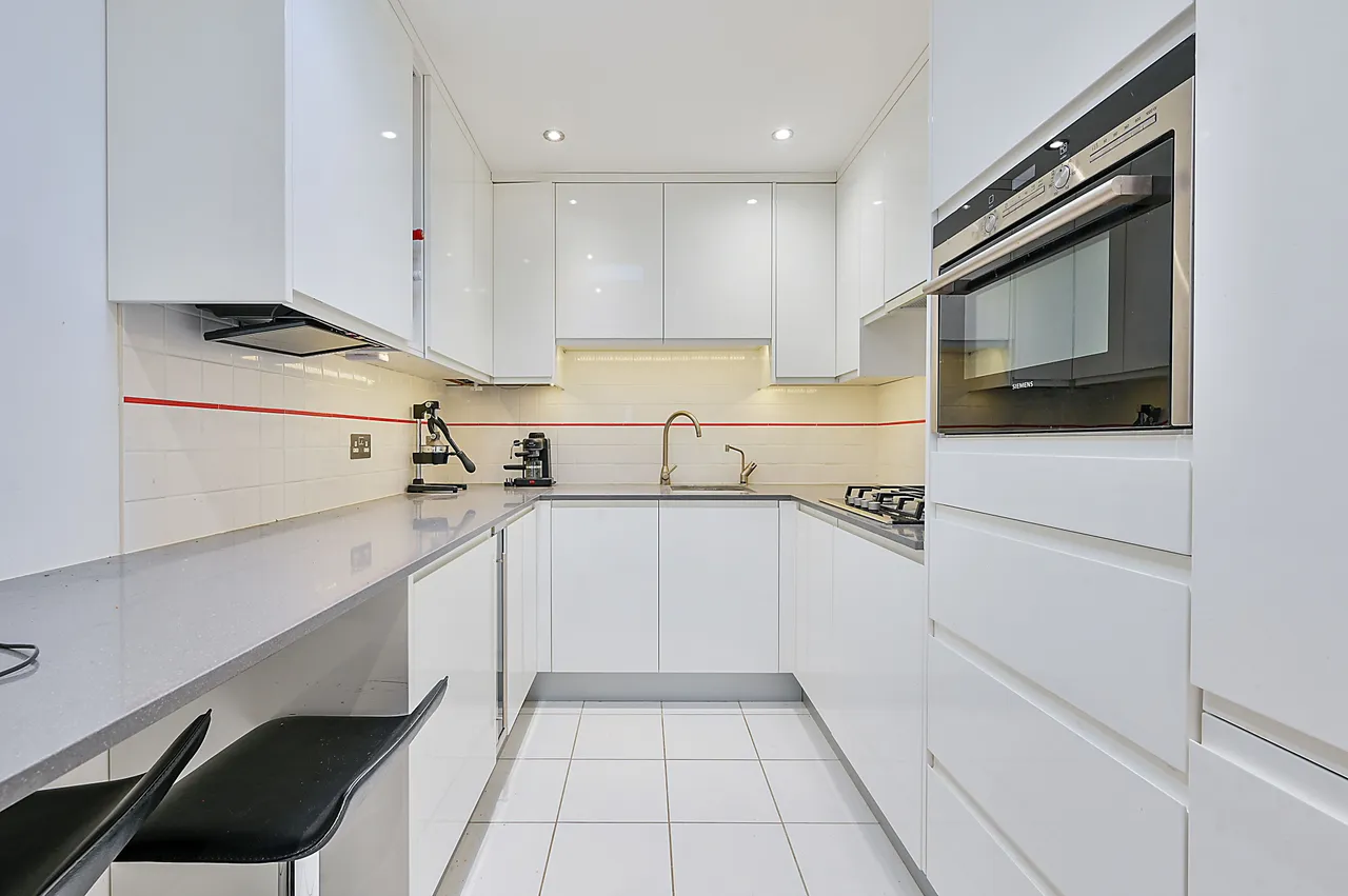 1 Ascot House, Watchfield Court, Sutton Court Road, London, photo 4