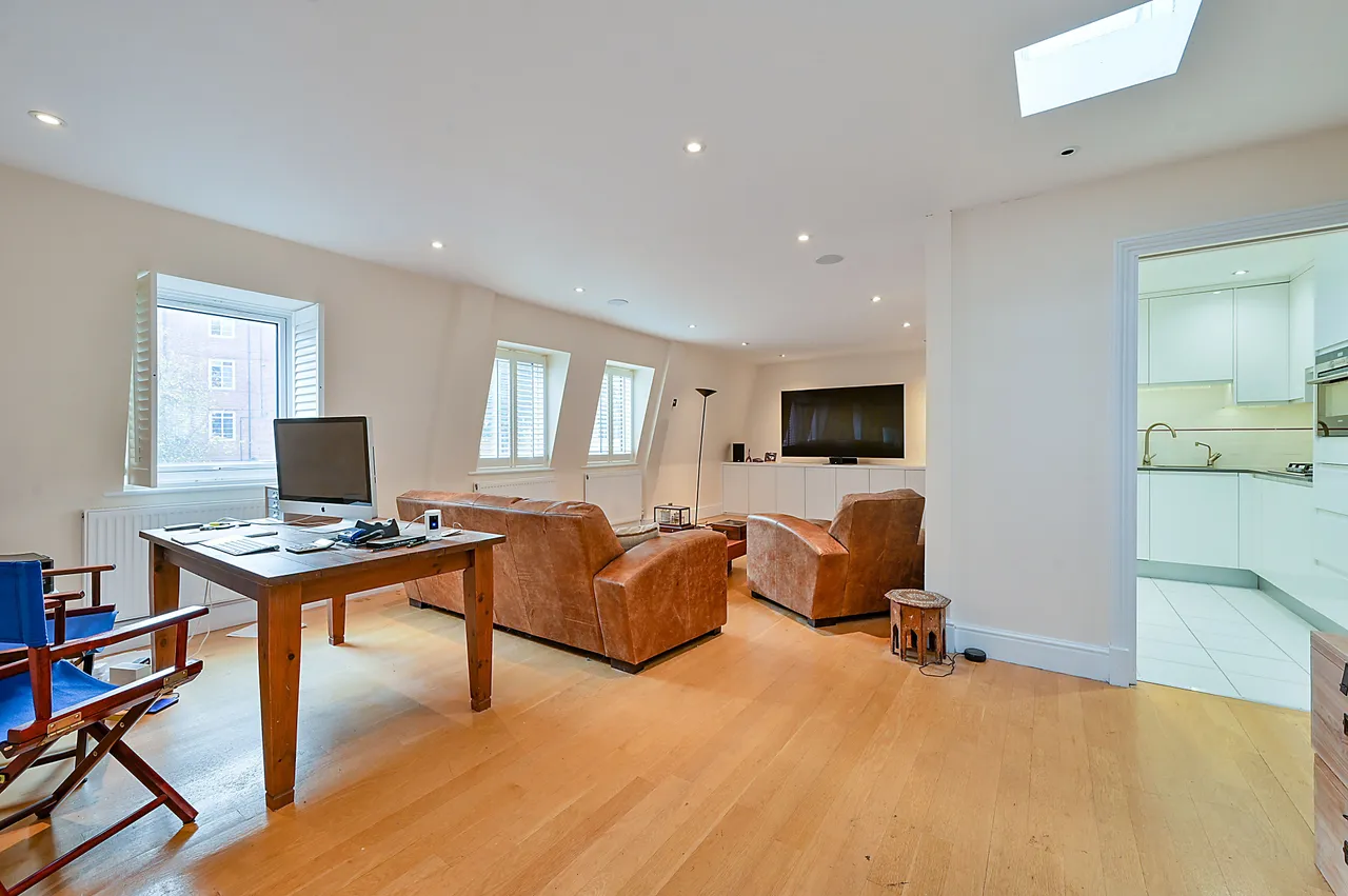 1 Ascot House, Watchfield Court, Sutton Court Road, London, photo 5