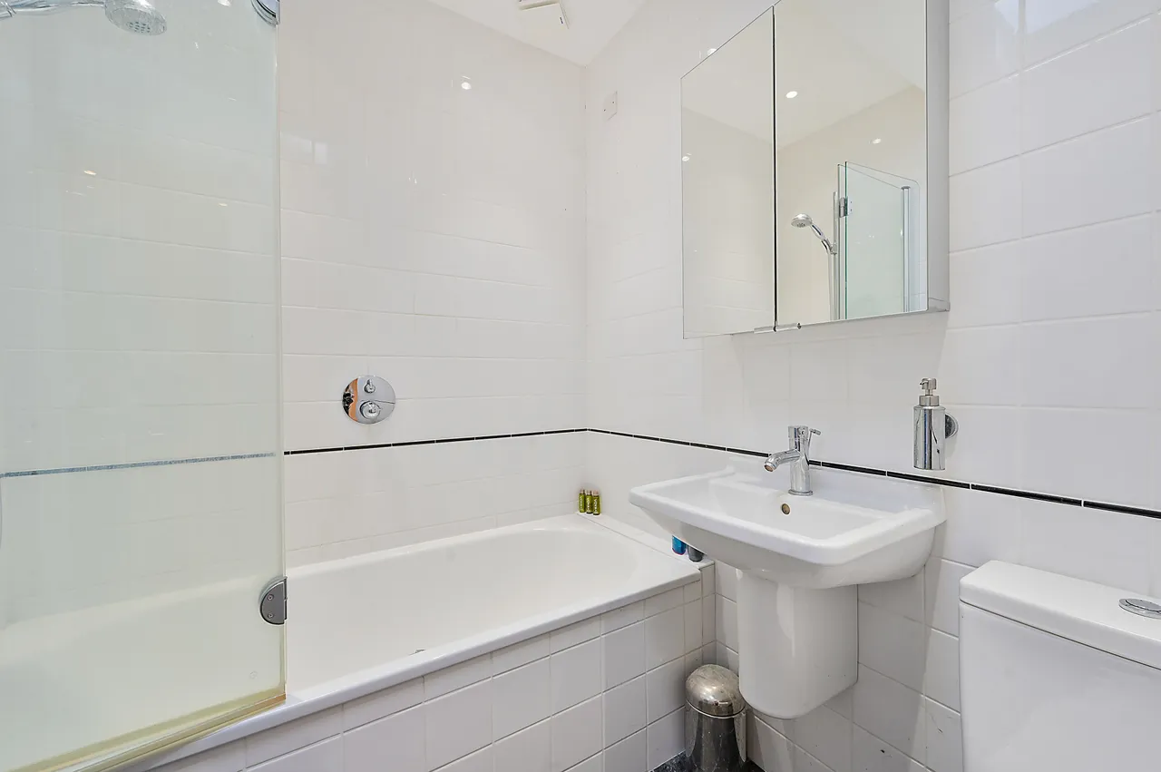1 Ascot House, Watchfield Court, Sutton Court Road, London, photo 6