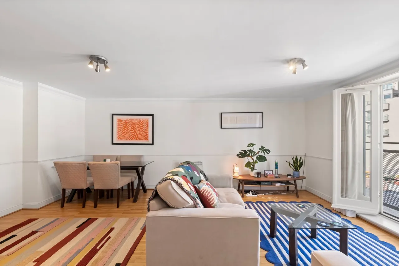 2 bed flat to rent, Prices Court, Battersea, SW11
