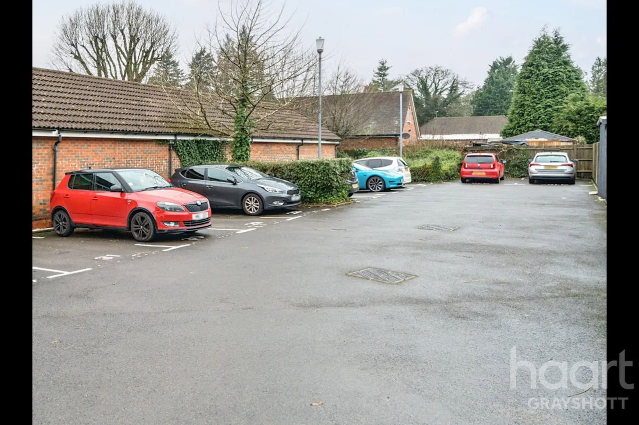 Royal Huts Avenue, Hindhead, GU26, photo 6