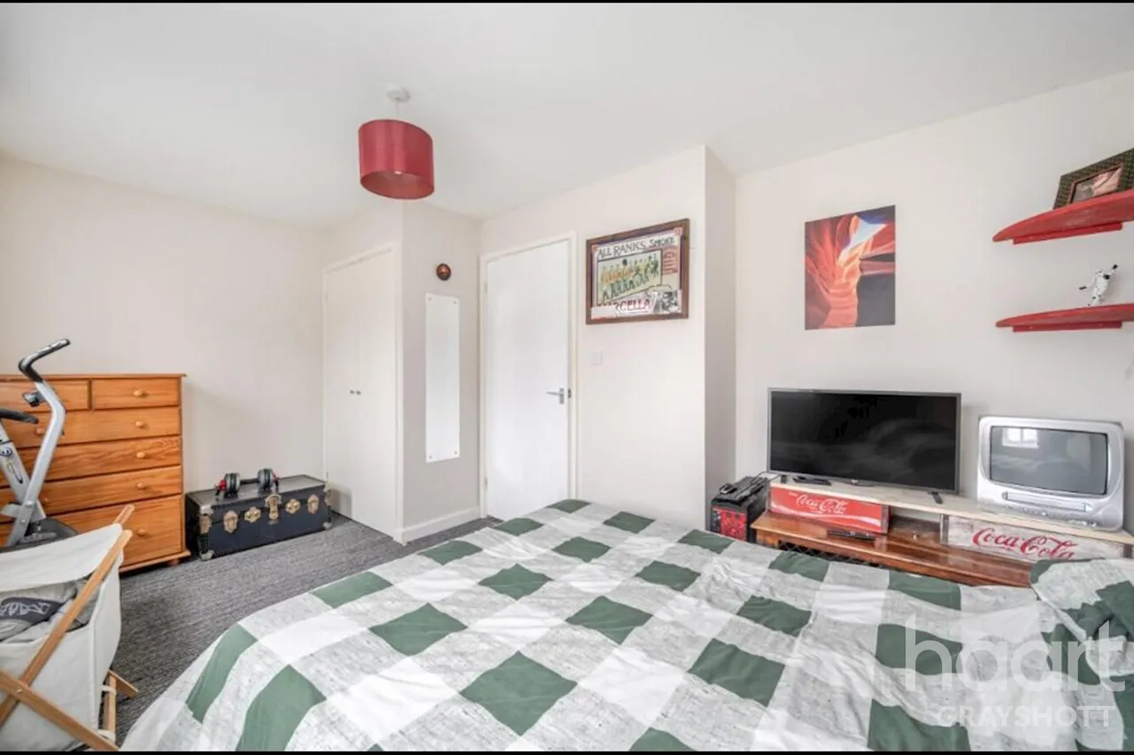 Royal Huts Avenue, Hindhead, GU26, photo 9