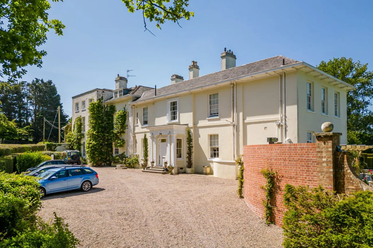 Brog Street, Corfe Mullen, Wimborne, Dorset, BH21 3HB, photo 3