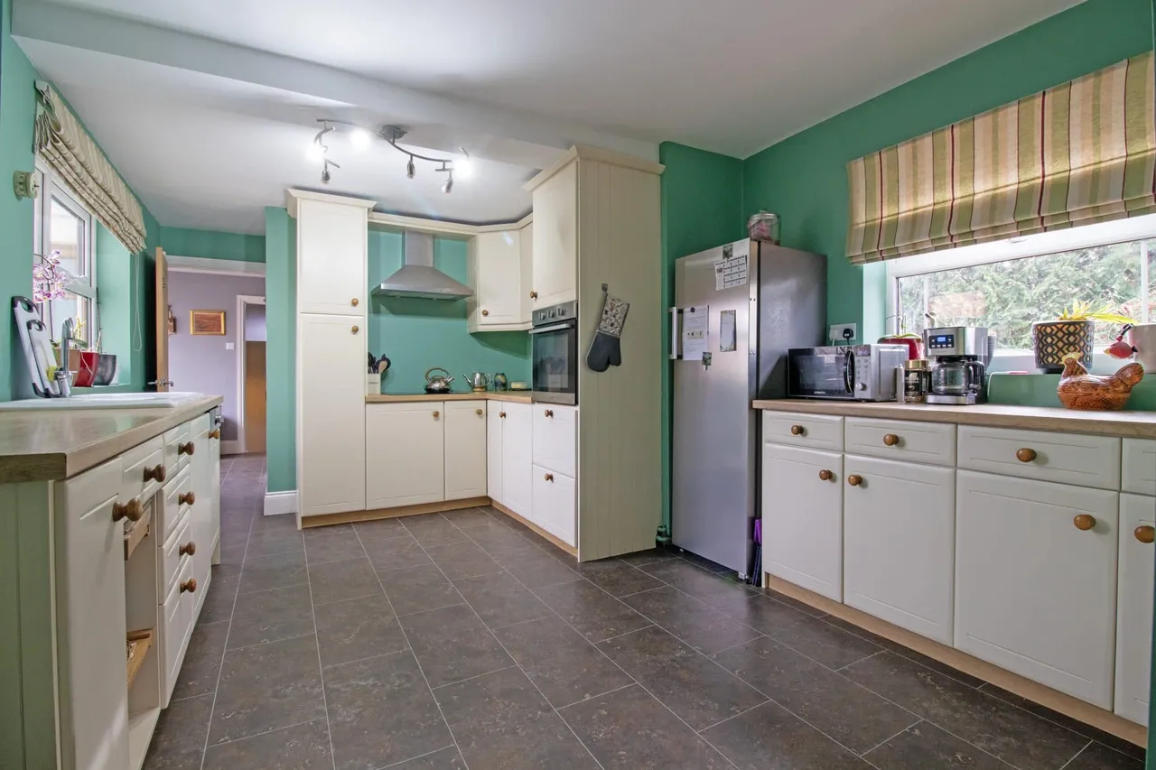 Church Road, Laughton, DN21, photo 10