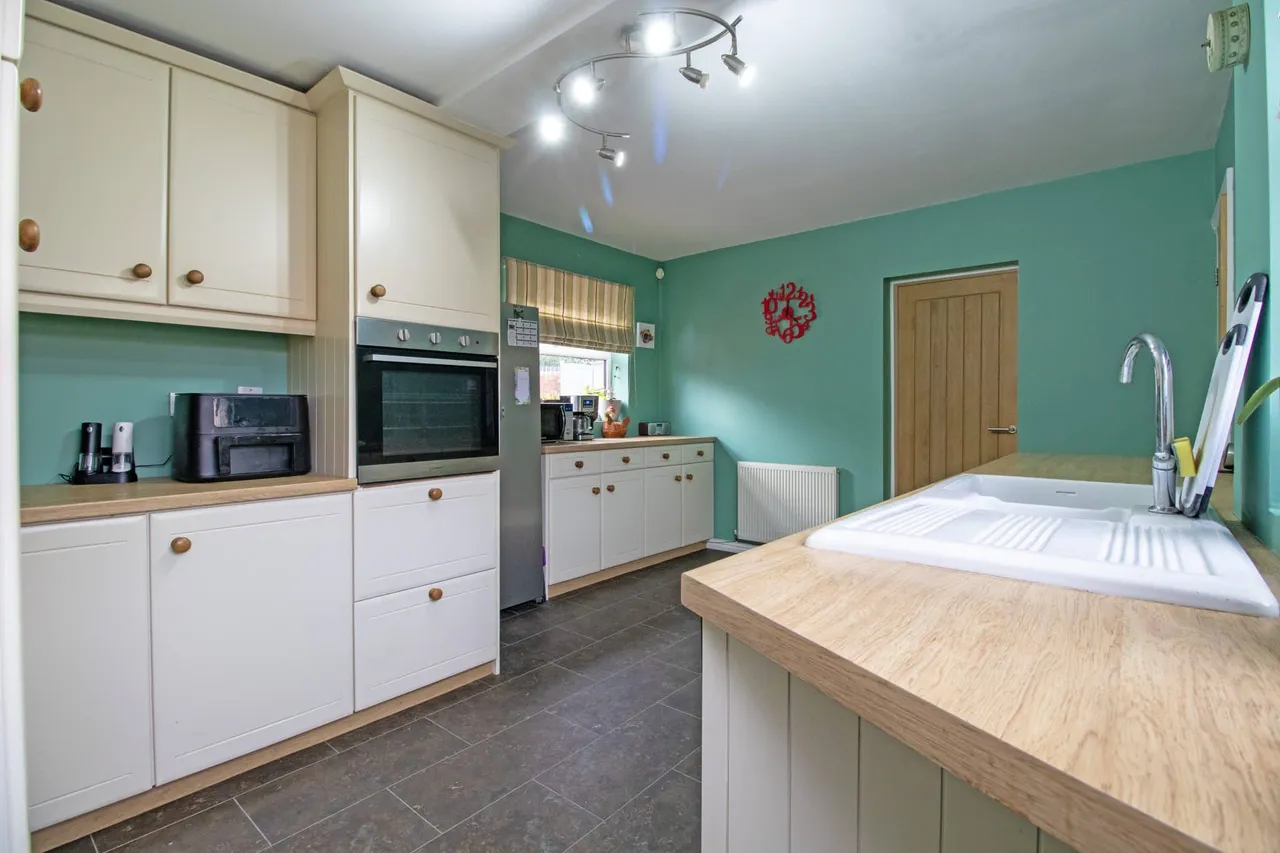 Church Road, Laughton, DN21, photo 9