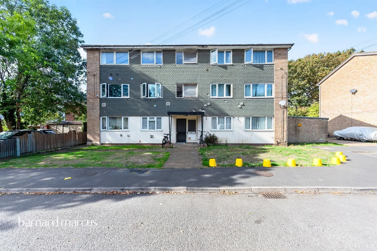 2 bed flat for sale, Roman Close, Feltham, TW14
