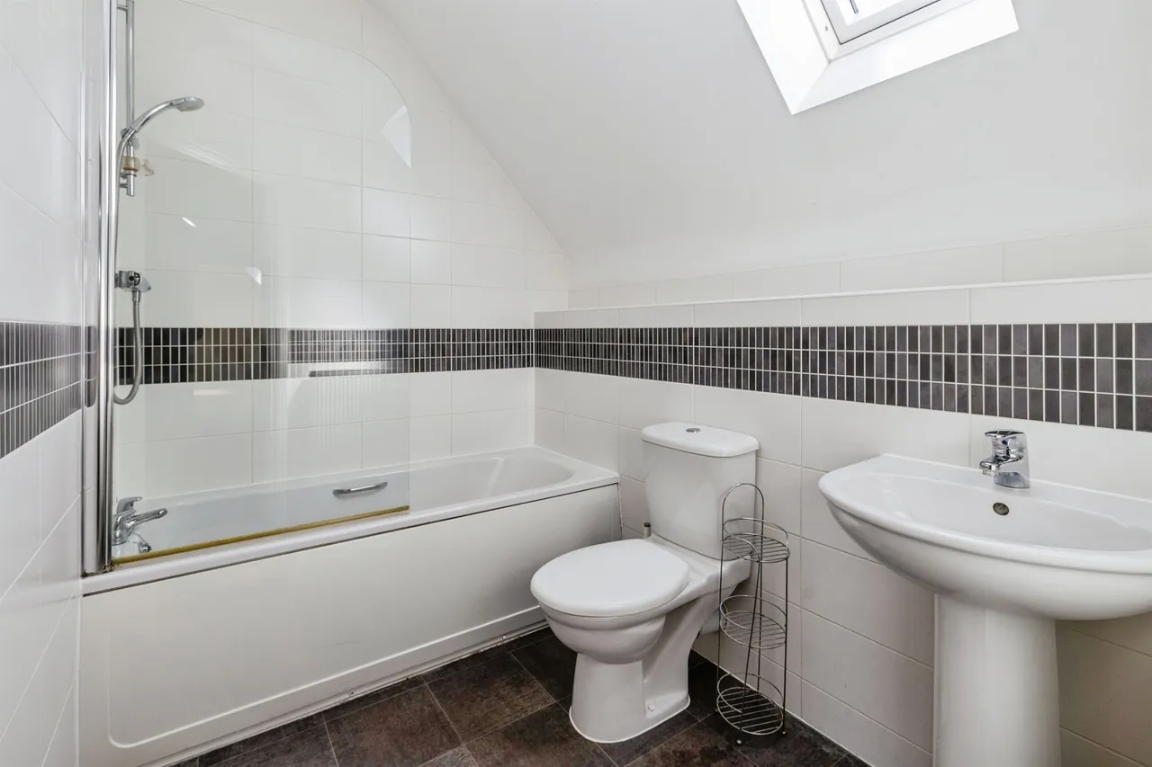 Iris Crescent, Lincoln, photo 9
