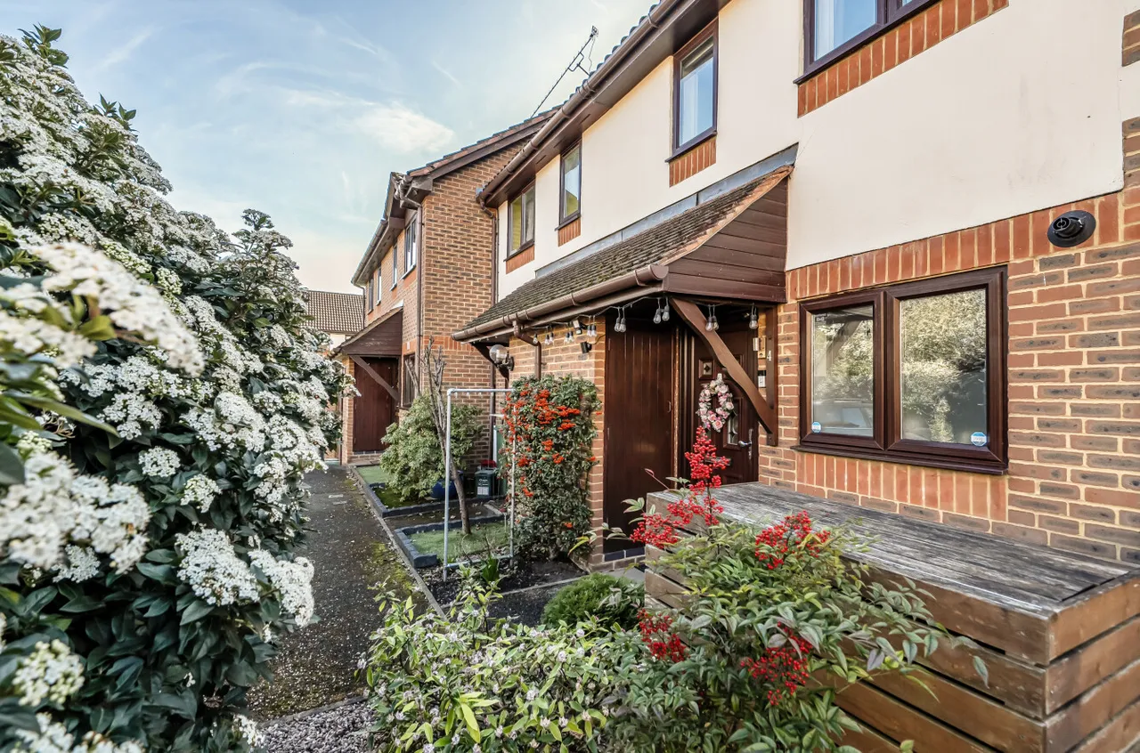 Coniston Court, Lightwater, Surrey, GU18 5AA, photo 14
