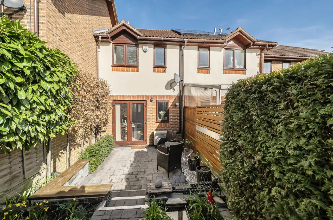 Coniston Court, Lightwater, Surrey, GU18 5AA, photo 13