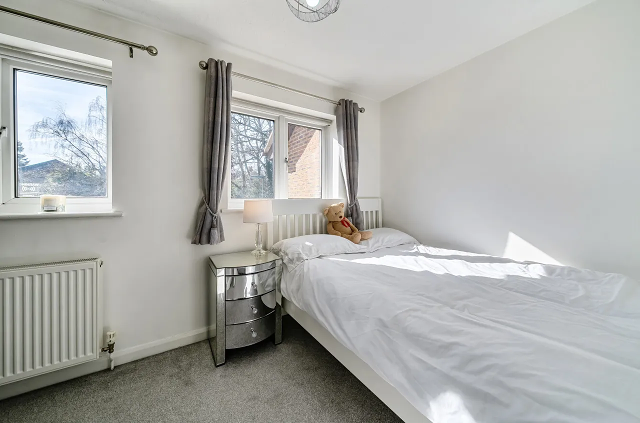 Coniston Court, Lightwater, Surrey, GU18 5AA, photo 7