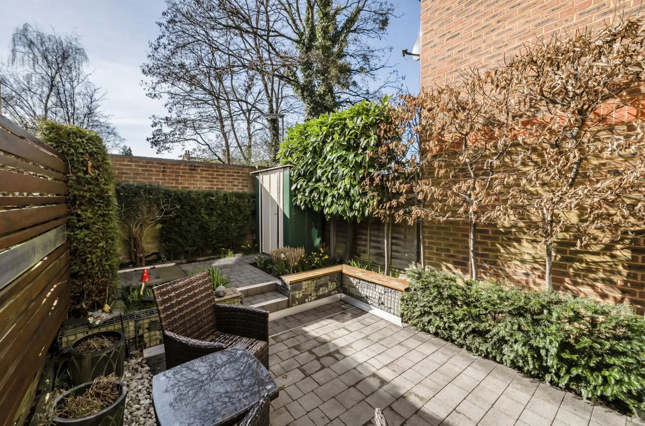 Coniston Court, Lightwater, Surrey, GU18 5AA, photo 10
