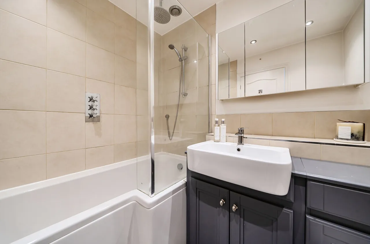 Coniston Court, Lightwater, Surrey, GU18 5AA, photo 3