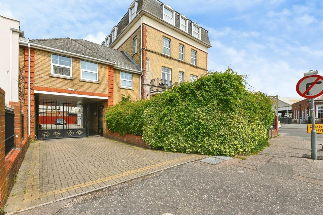 Carnarvon Road, Clacton-on-Sea, Essex, CO15, photo 7