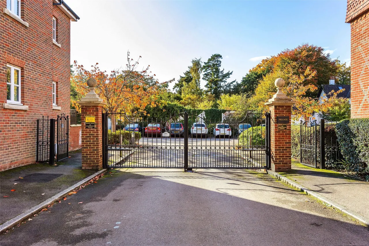 Horsham Road, Dorking, RH4, photo 11