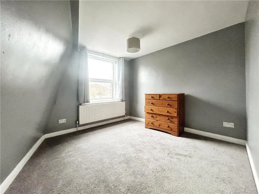Carisbrooke Road, Newport, PO30, photo 9
