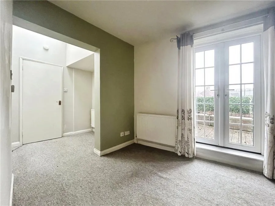 Carisbrooke Road, Newport, PO30, photo 4
