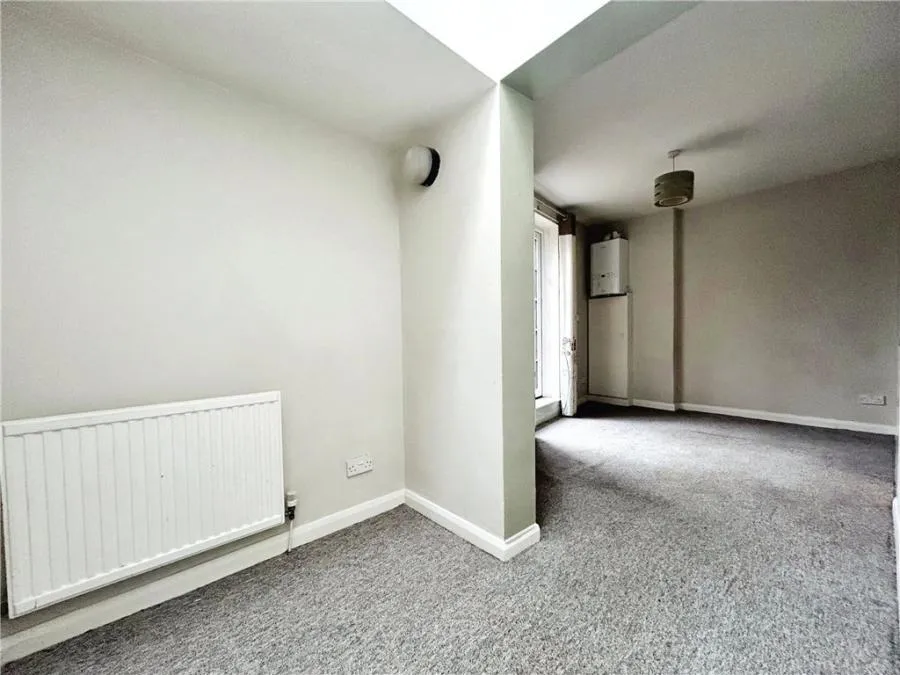 Carisbrooke Road, Newport, PO30, photo 5
