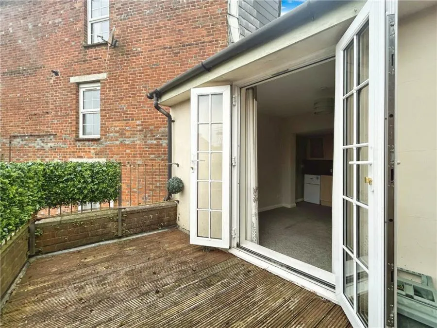 Carisbrooke Road, Newport, PO30, photo 12
