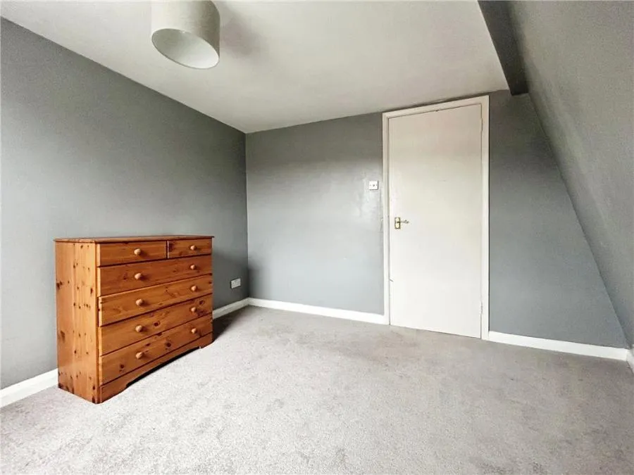 Carisbrooke Road, Newport, PO30, photo 8