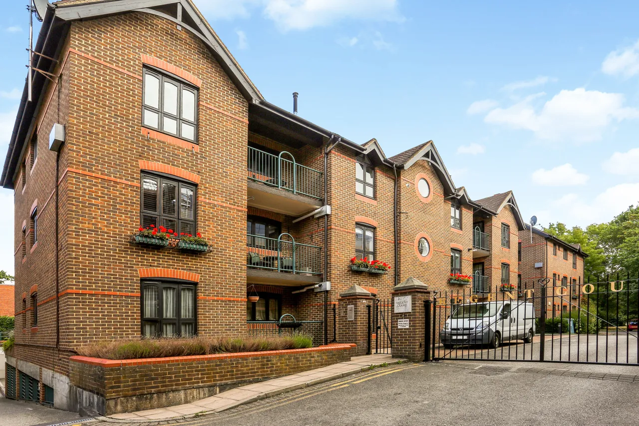 2 bed flat for sale — Sheet Street, Windsor, SL4