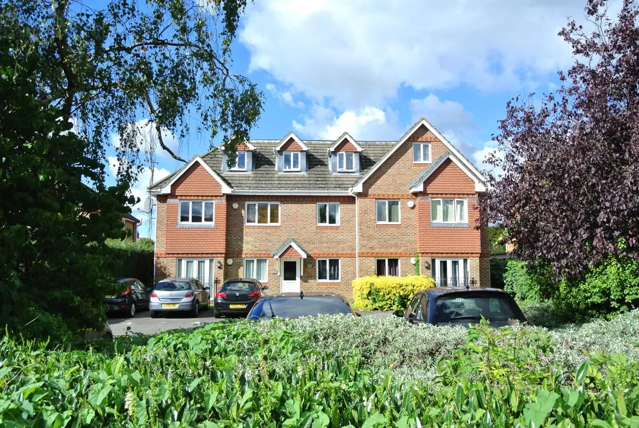 2 bed flat for sale — Albany Court,, 65-67 Chertsey Road, Ashford, Surrey, TW15 1SU