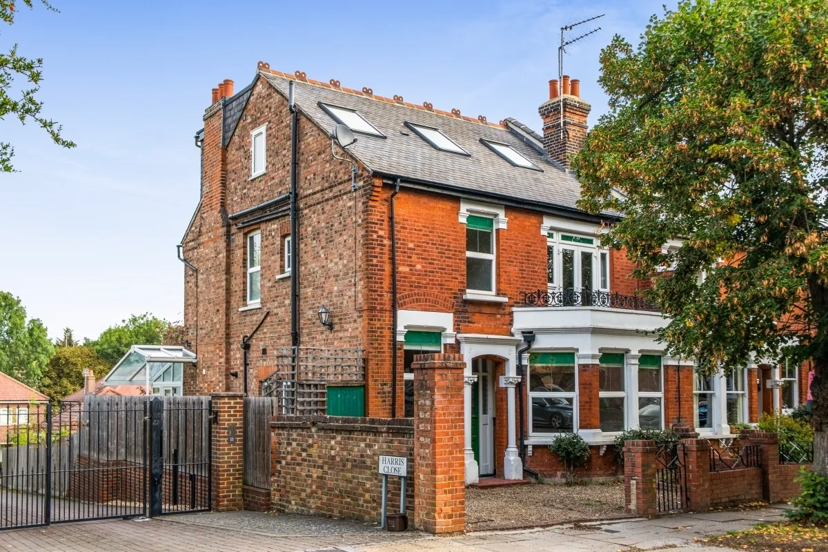 5 bed house to rent — Hemington Avenue Barnet N11