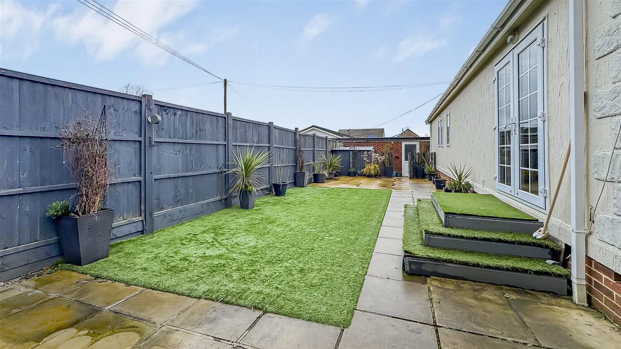Leigh Square, Windsor, SL4 4PT, photo 2