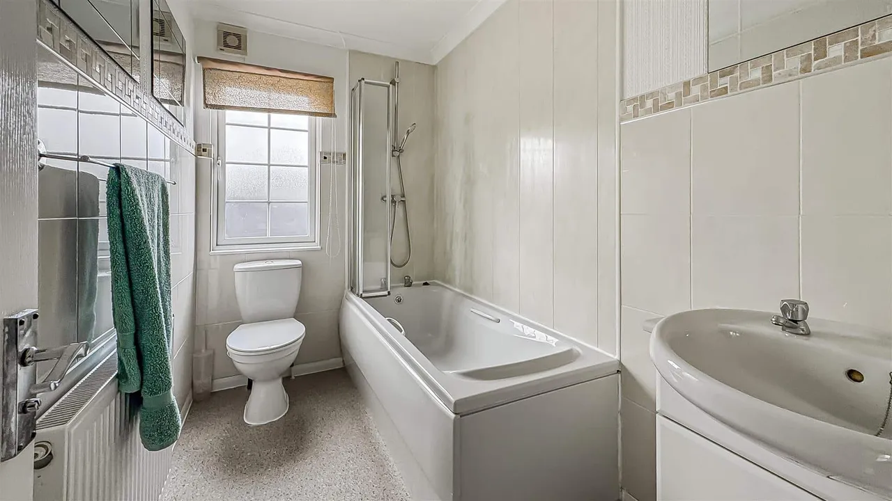 Leigh Square, Windsor, SL4 4PT, photo 5