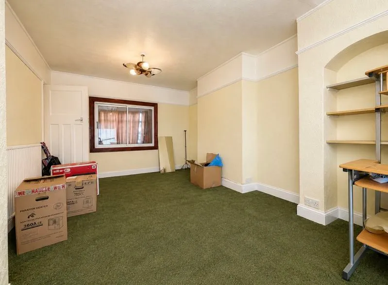 Dunstable Road, Luton LU4 8BT, photo 4