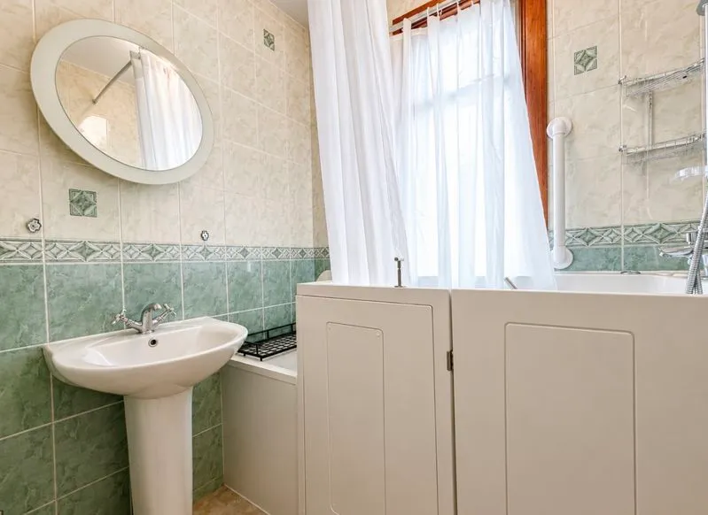 Dunstable Road, Luton LU4 8BT, photo 8