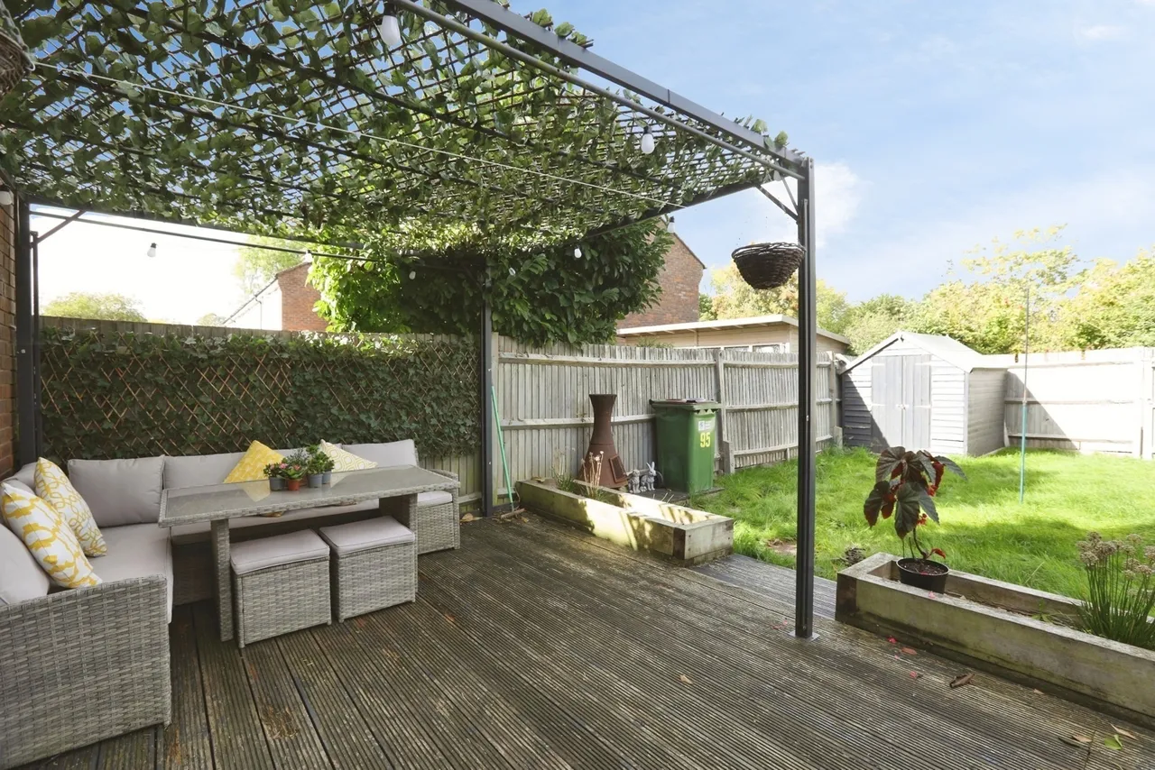 Blenheim Road, Horsham, RH12, photo 2