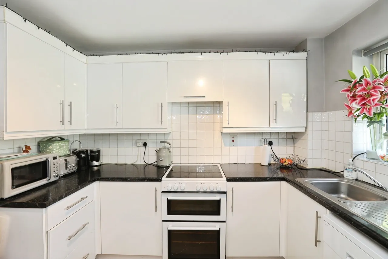 Blenheim Road, Horsham, RH12, photo 13